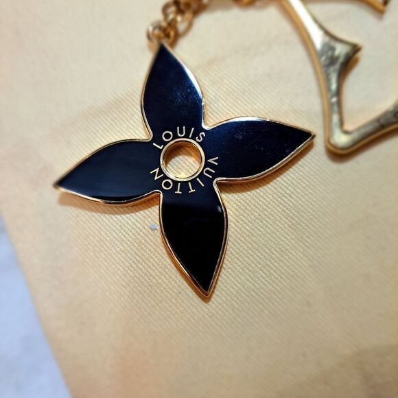 AUTHENTIC Louis Vuitton Puzzle Keyring with dustbag. NEW CONDITION - Picture 11 of 12